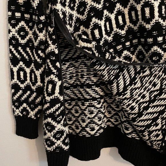 Ann Taylor Chunky Wool Blend Sweater with Asymmetrical Zipper. - Picture 4 of 9